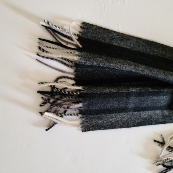NEW Jeffrey Bank 100% Wool Scarf Black Grey Stripe Fringe Wide Winter 55 x 12in - Picture 2 of 10